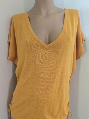 Max Studio London Womens Mustard V-Neck Short Sleeve Women's Top Size Large NWT